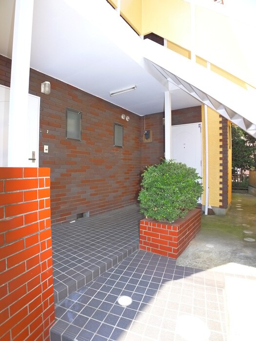 物件外観写真4　(エントランス部分)