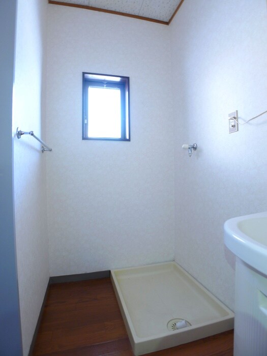 物件内観写真14　(洗濯機置場)