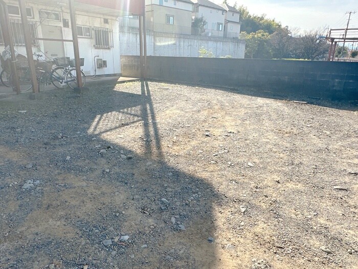 物件外観写真3　(駐車場)