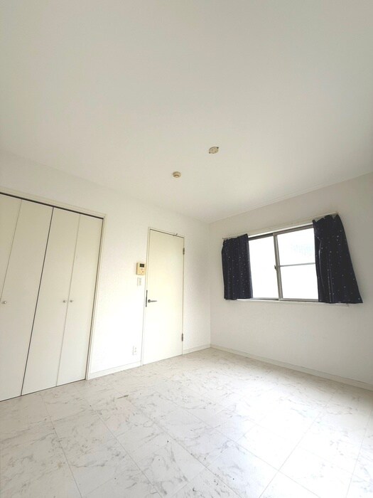 物件内観写真8　(室内からの展望)