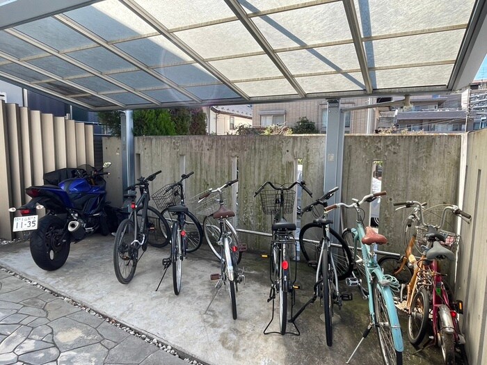 物件外観写真6　(駐輪場)