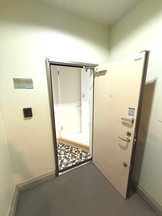 物件内観写真15　(玄関)