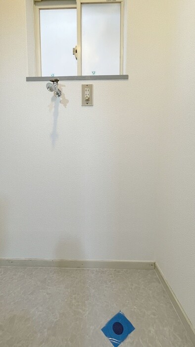 物件内観写真13　(洗濯機置場)