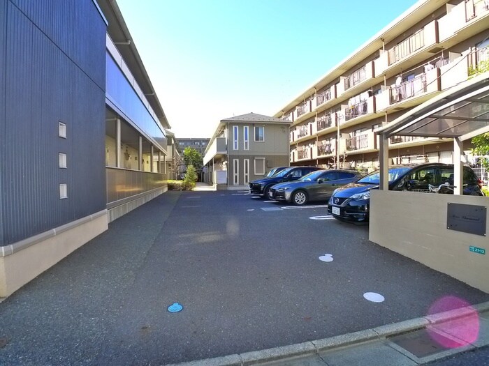 物件外観写真6　(駐車場)