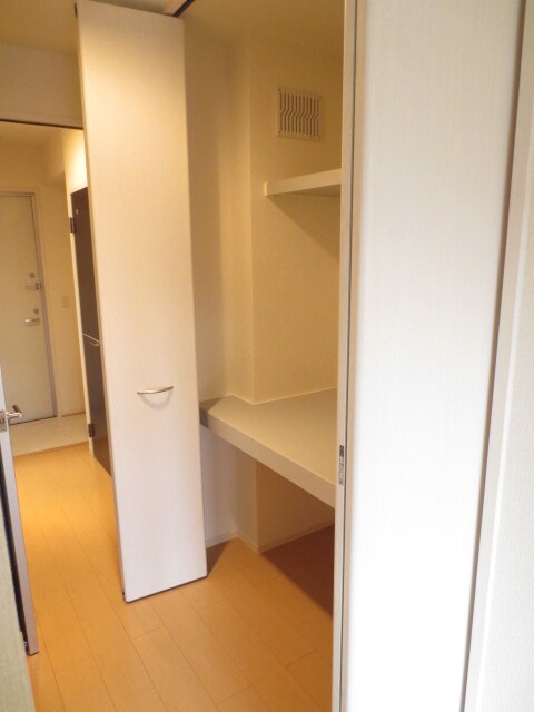 物件内観写真12　(廊下)