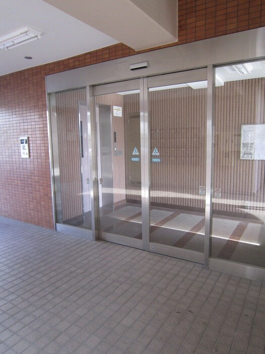 物件外観写真4　(エントランス部分)