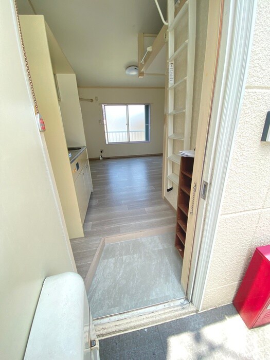 物件内観写真7　(玄関)