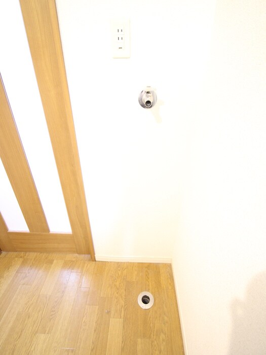 物件内観写真14　(洗濯機置場)