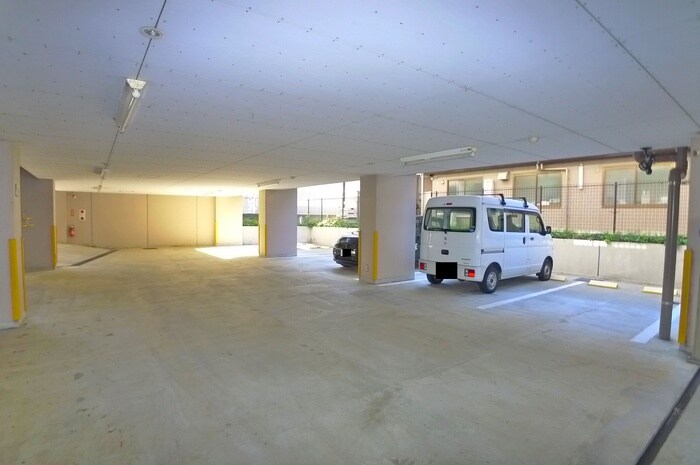 物件外観写真3　(駐車場)