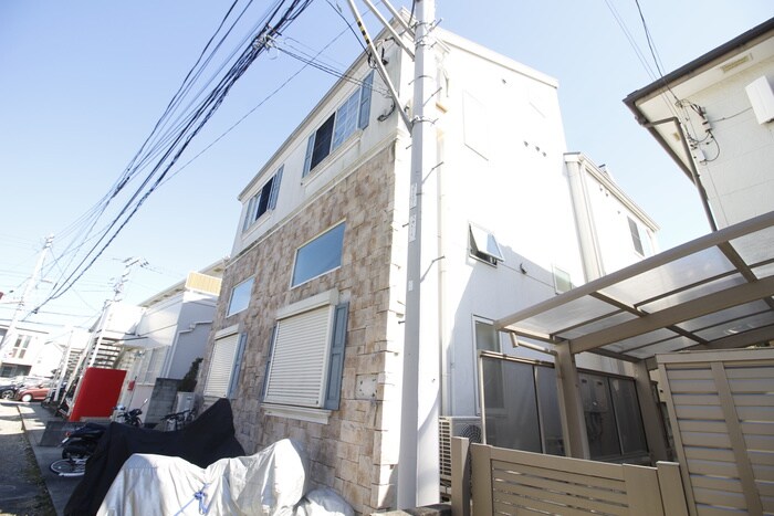 物件外観写真2　(エントランス部分)