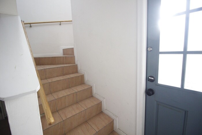 物件外観写真5　(エントランス部分)