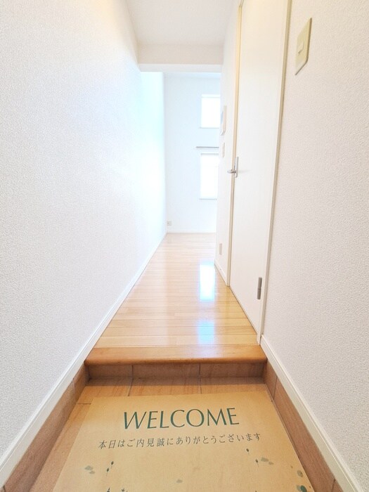 物件内観写真16　(玄関)