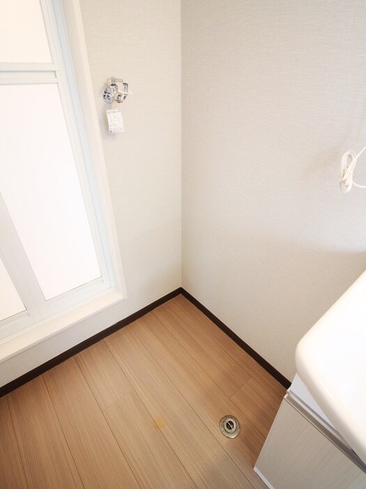 物件内観写真12　(洗濯機置場)