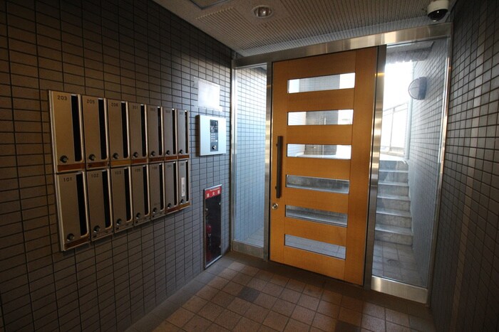 物件外観写真5　(エントランス部分)
