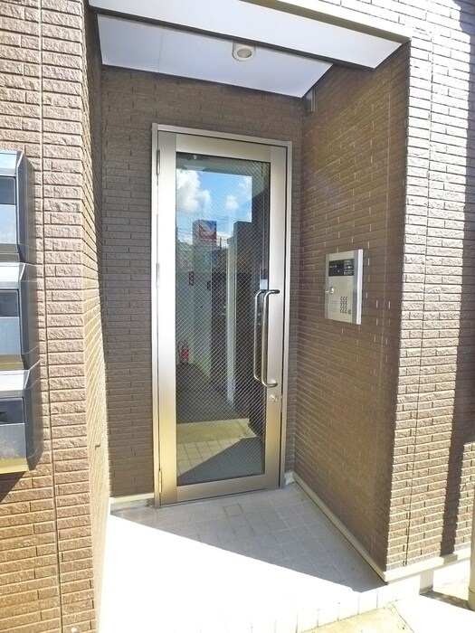 物件外観写真5　(エントランス部分)