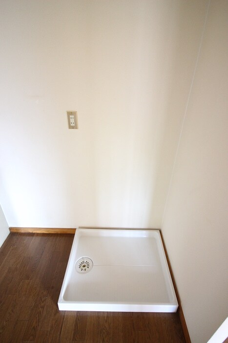 物件内観写真12　(洗濯機置場)