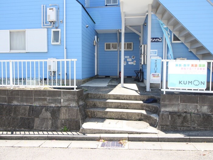 物件外観写真5　(エントランス部分)