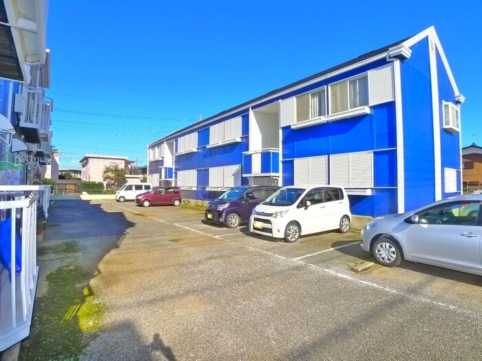 物件外観写真2　(駐車場)