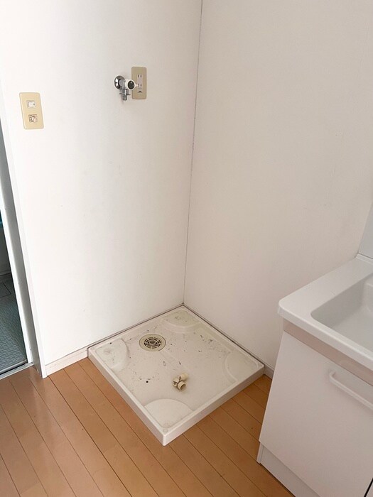 物件内観写真18　(洗濯機置場)