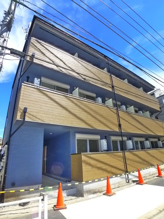 物件外観写真2　(エントランス部分)