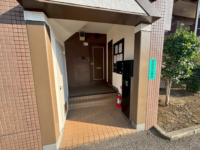 物件外観写真6　(エントランス部分)
