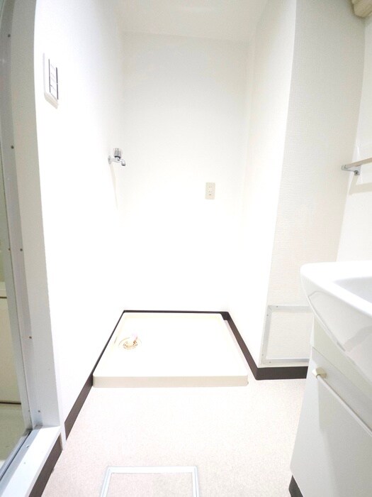 物件内観写真12　(洗濯機置場)