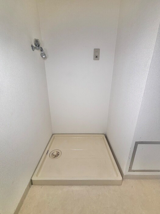 物件内観写真12　(洗濯機置場)