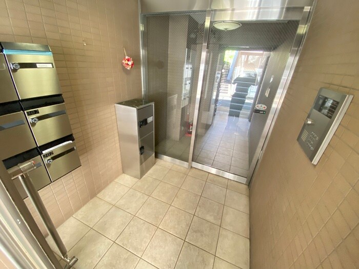 物件外観写真4　(エントランス部分)