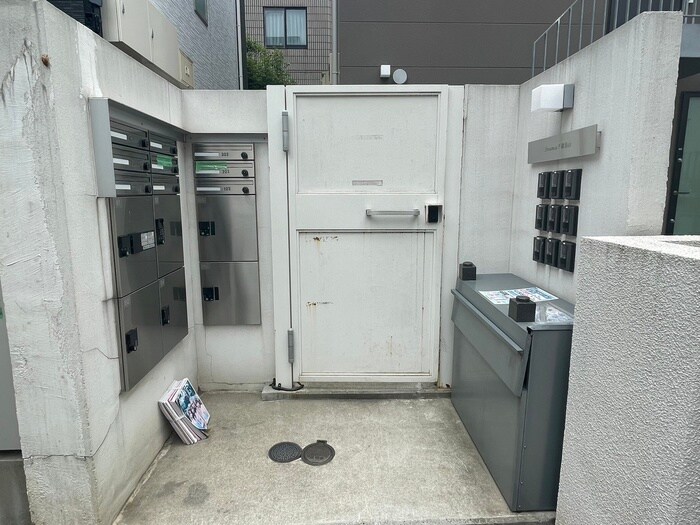 物件外観写真4　(エントランス部分)