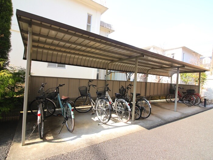 物件外観写真4　(駐輪場)
