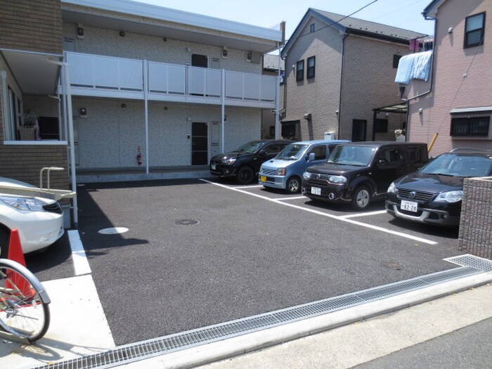 物件外観写真2　(駐車場)