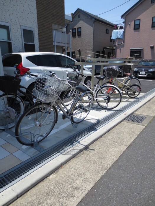 物件外観写真3　(駐輪場)