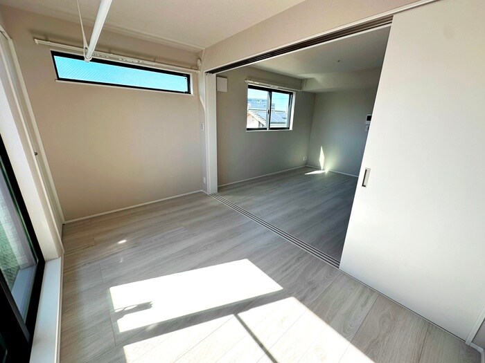 物件内観写真6　(室内からの展望)