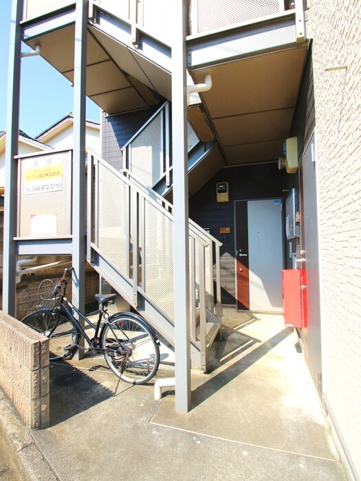 物件外観写真3　(エントランス部分)