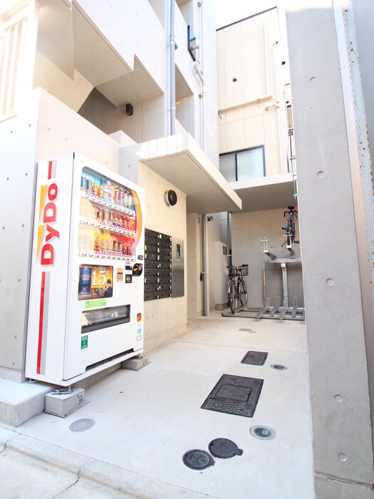 物件外観写真2　(エントランス部分)