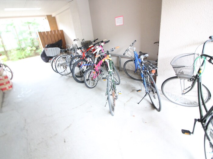 物件外観写真6　(駐輪場)
