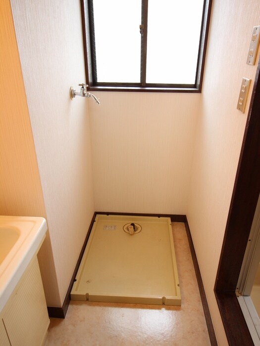 物件内観写真10　(洗濯機置場)