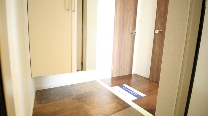 物件内観写真17　(玄関)