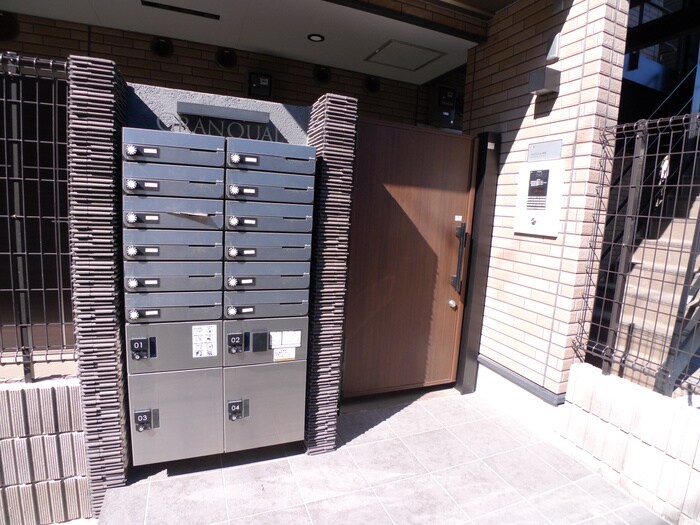 物件外観写真2　(エントランス部分)