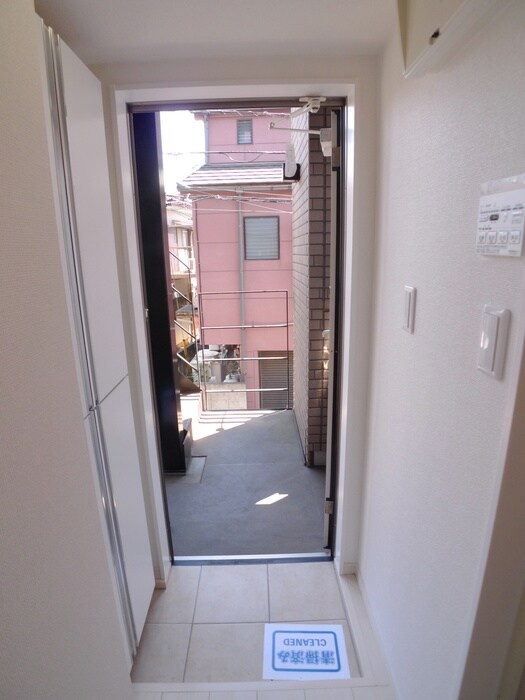 物件内観写真14　(玄関)