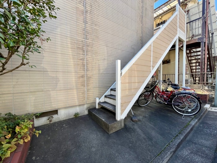 物件外観写真5　(エントランス部分)