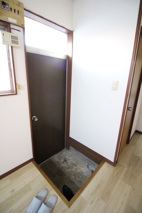 物件内観写真18　(玄関)