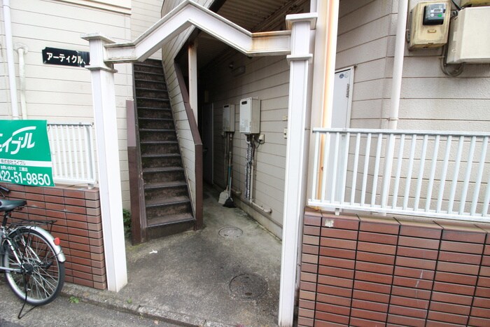 物件外観写真2　(エントランス部分)