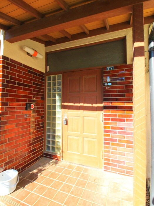 物件外観写真3　(エントランス部分)