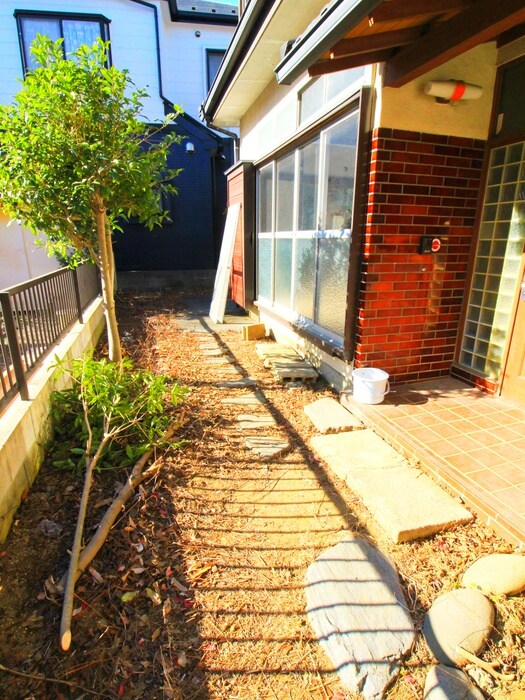 物件外観写真5　(エントランス部分)