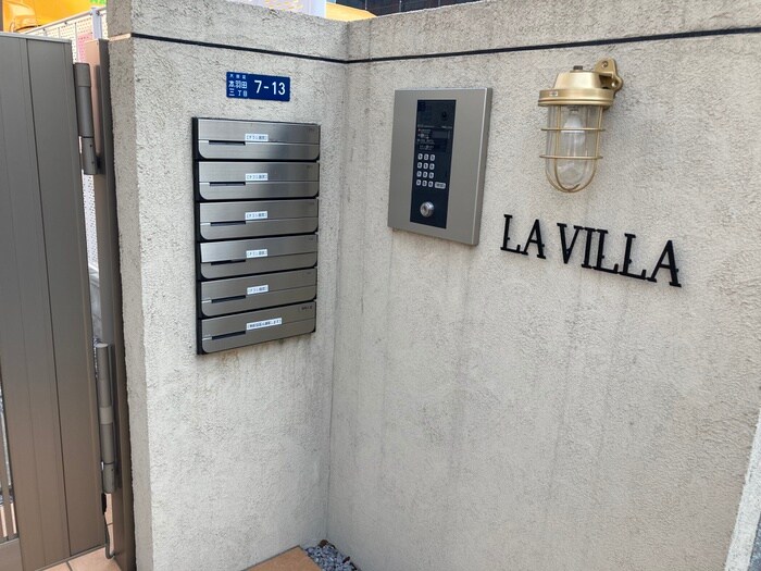 物件外観写真5　(エントランス部分)