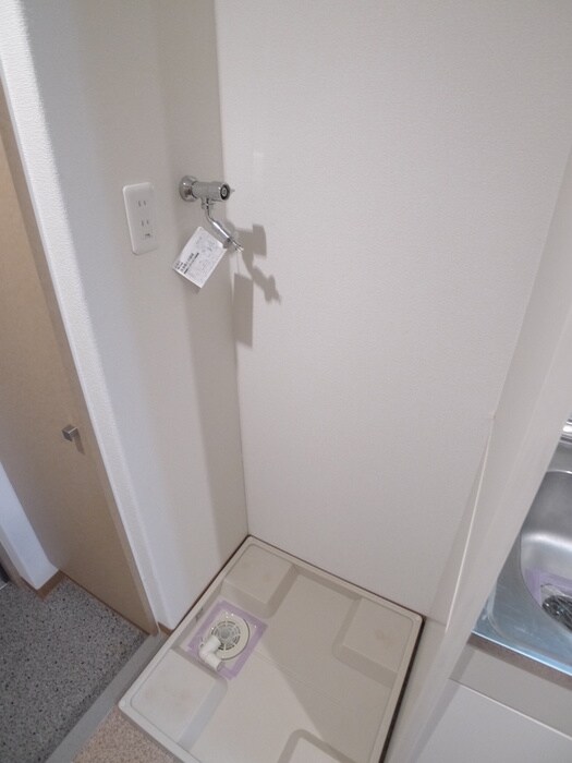 物件内観写真10　(洗濯機置場)