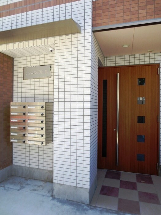 物件外観写真3　(エントランス部分)