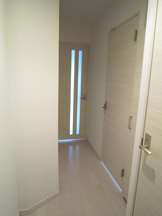 物件内観写真16　(玄関)