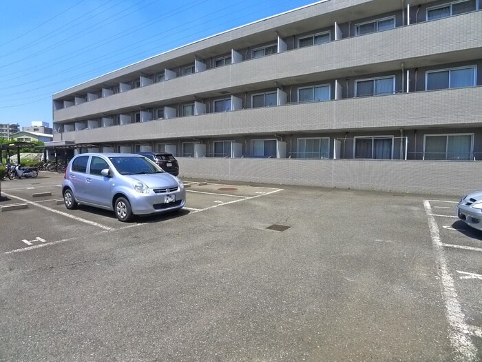 物件外観写真5　(駐車場)